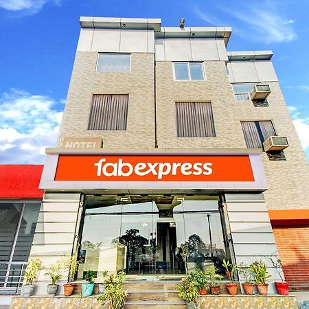 Fabexpress Grand Almada Hotell Bijnaur Exteriör bild